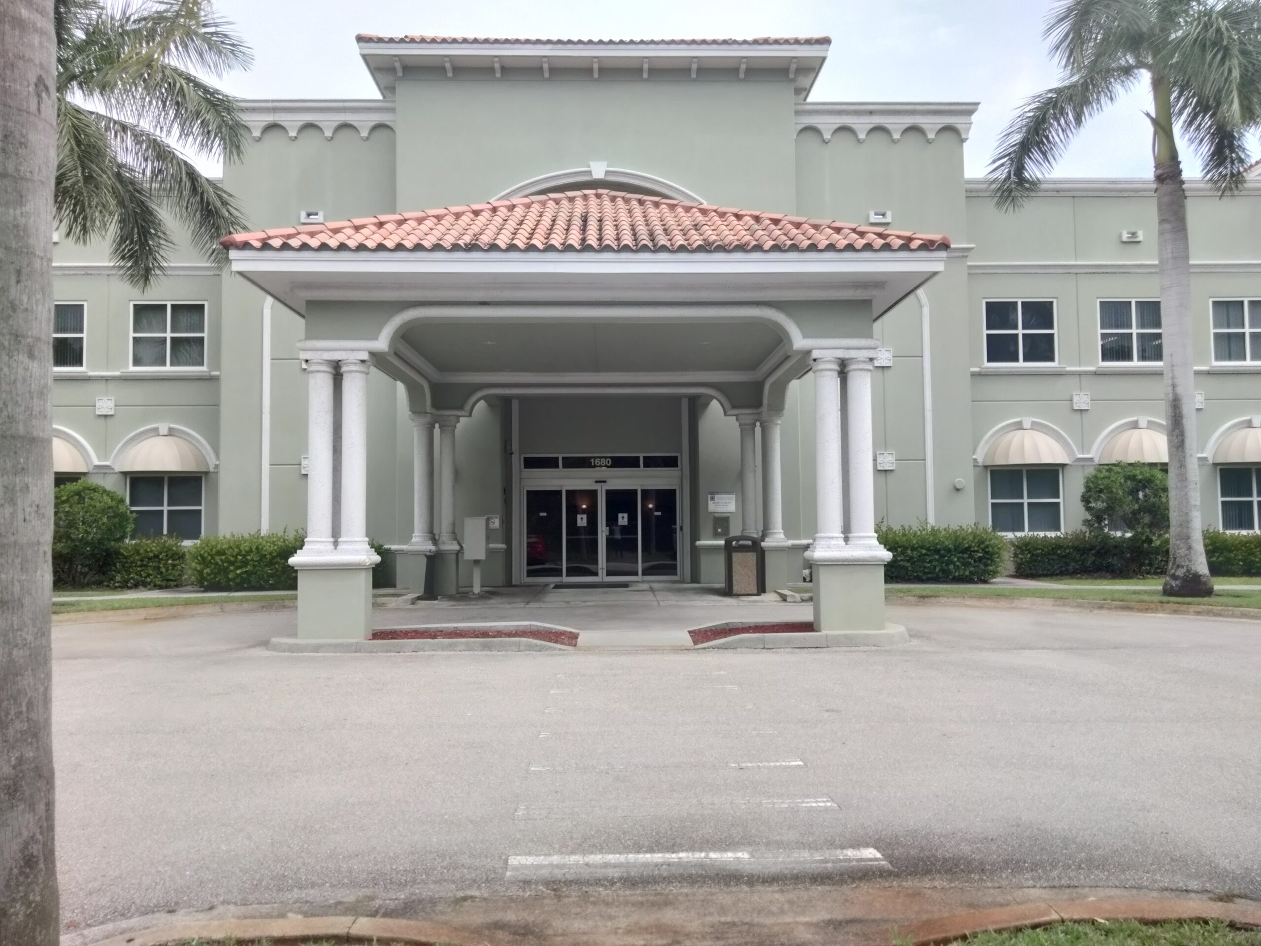 The exterior front entrance of Pinnacle Wellness Group, located in Port Saint Lucie, Florida