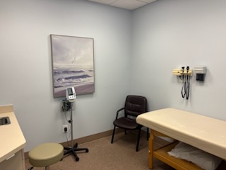 A patient room used by Pinnacle Wellness Group